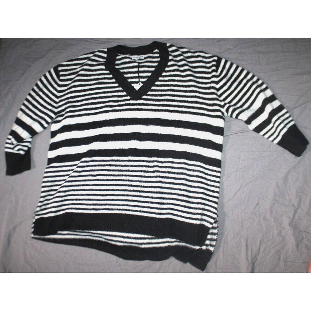 Women's Fuzzy V-Neck Tunic Pullover Sweater - Ava & Viv White Striped 1X (18)